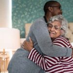 ajudar um idoso com Alzheimer