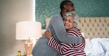 ajudar um idoso com Alzheimer