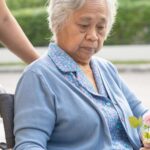 Mulher idosa com Limitacoes Decorrentes Do Envelhecimento