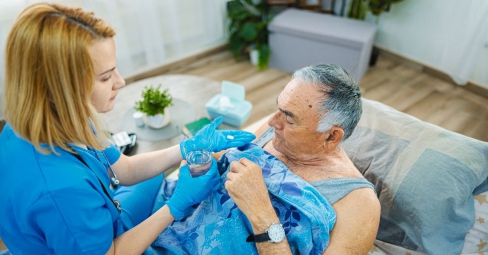 Equipe Esperança e Vida conta: sinais de que o idoso precisa de cuidador