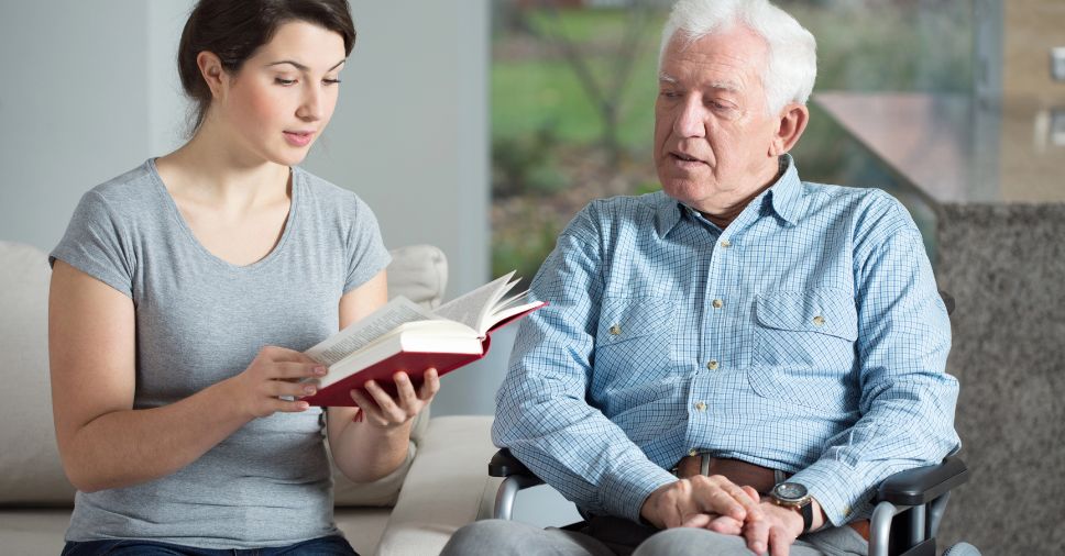 Como encontrar uma equipe de confiança para cuidar de idosos?